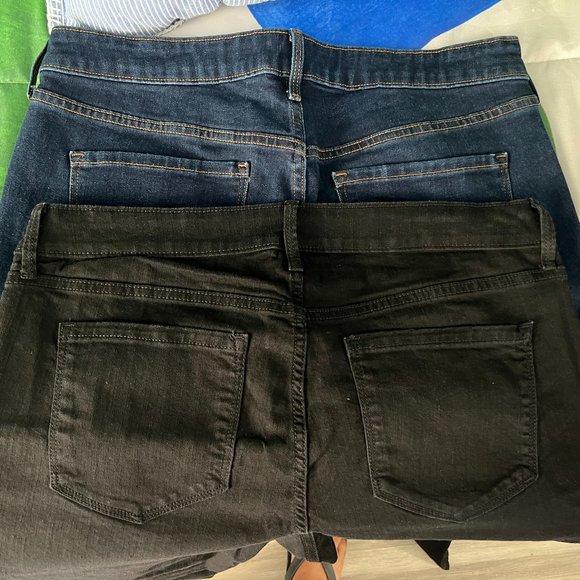 EUC - (2) Pairs of Old Navy Jeans - One Black & One Dark Denim - Picture 2 of 3